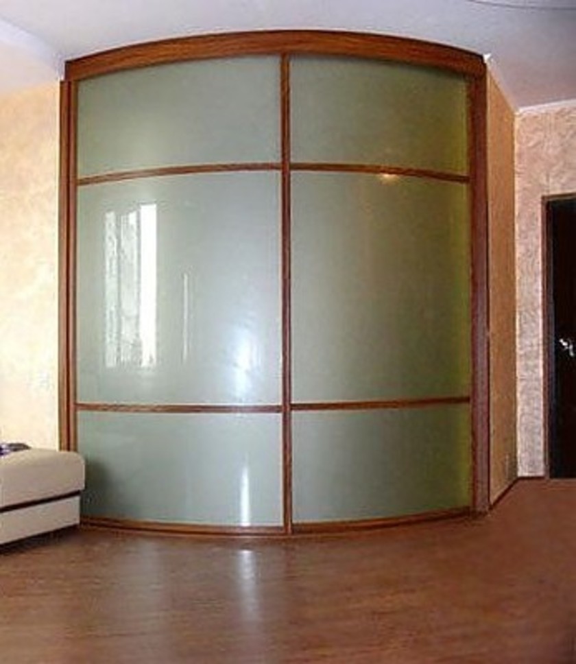 Встроенный шкаф купе радиусный в классическом стиле Челябинск